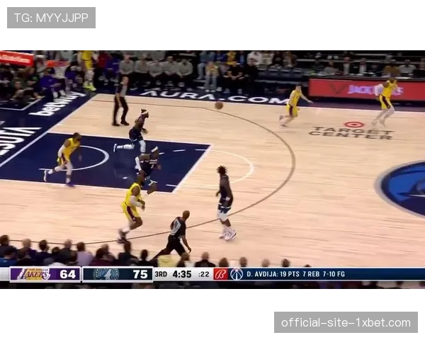 詹姆斯转换进攻效率随年龄下滑,湖人快攻产量受影响 詹姆斯转换进攻效率随年龄下滑,湖人快攻产量受影响